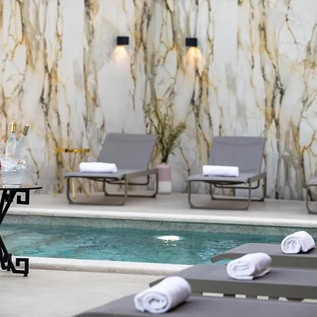 Villa Nina I - Apartments With Pool Near The Sea