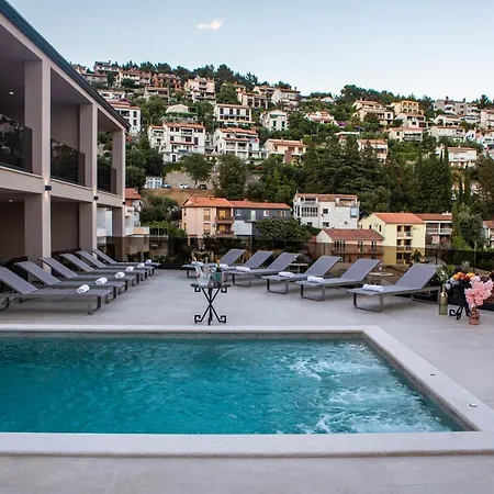 Villa Nina I - Apartments With Pool Near The Sea Rabac