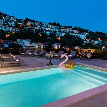 Apartment Villa Nina I - Apartments With Pool Near The Sea Rabac